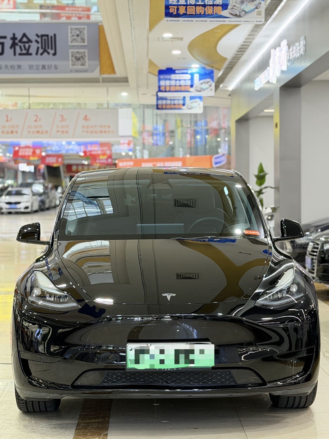 Tesla Model Y 2023 car image #2