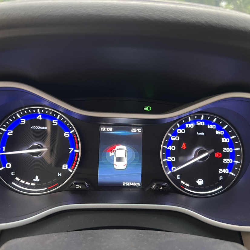 GEELY Emgrand 2019 #9 GEELY Emgrand 2019 car image #9