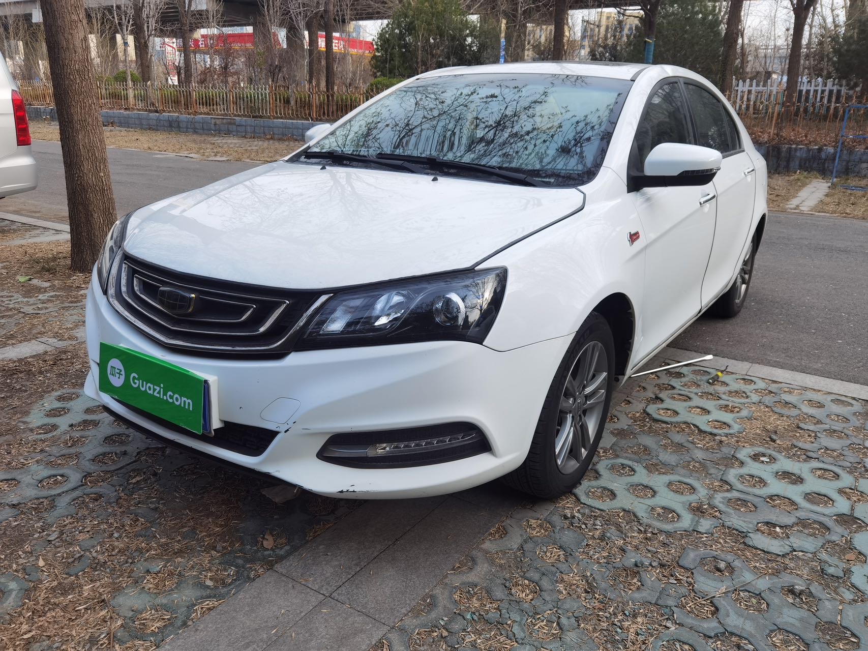 GEELY Emgrand 2016 GEELY Emgrand 2016 immagine di auto