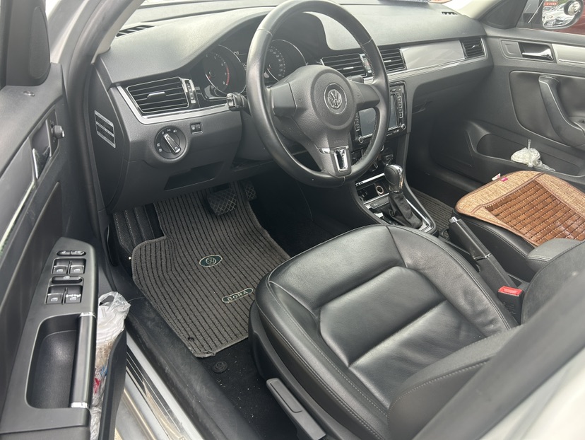 Volkswagen Bora 2014 car image #3