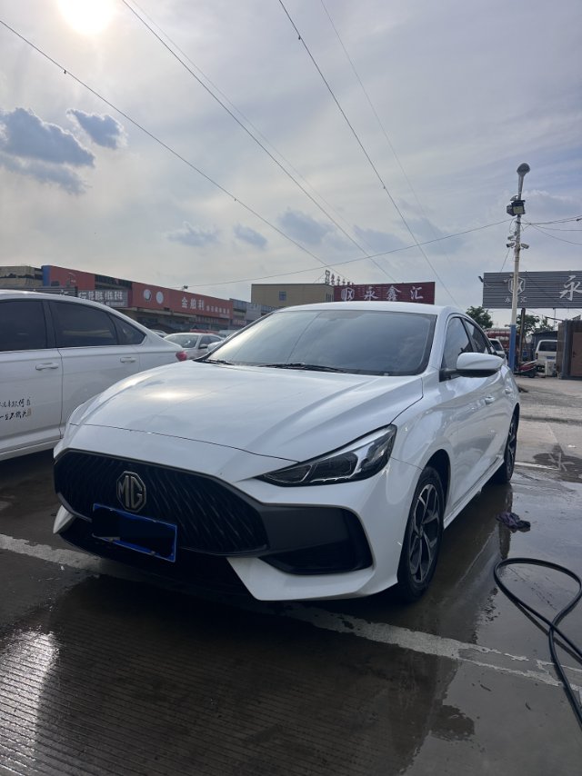 MG 5 2025 immagine di auto 