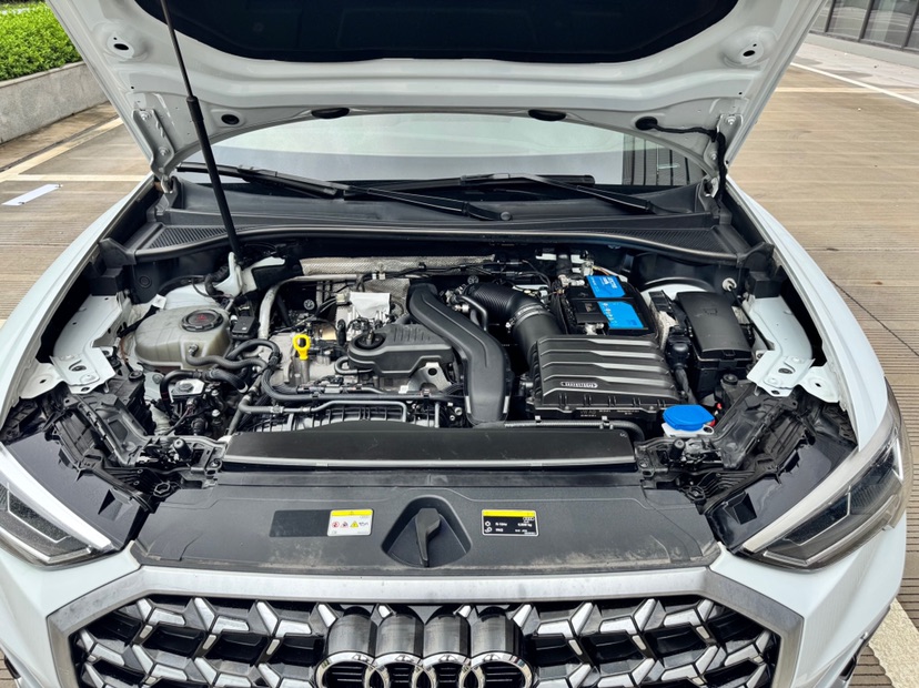 Audi Q3 2023 car image #14