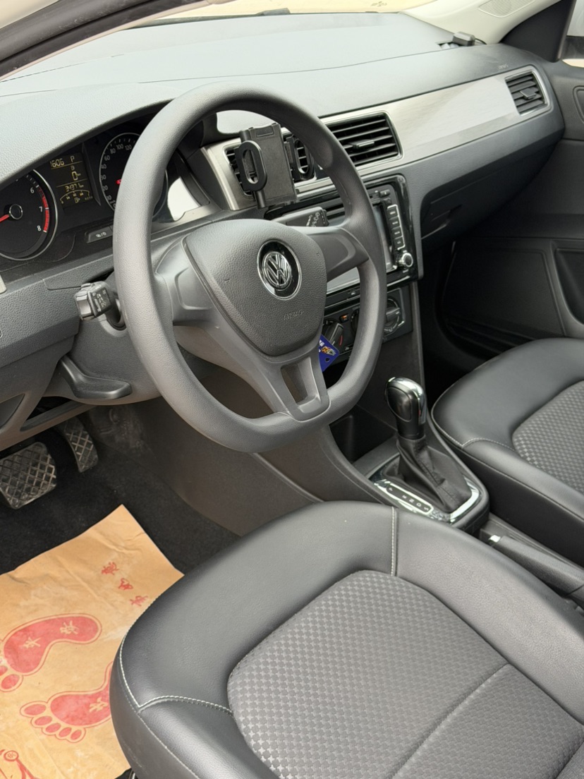 Volkswagen Santana 2016 car image #6