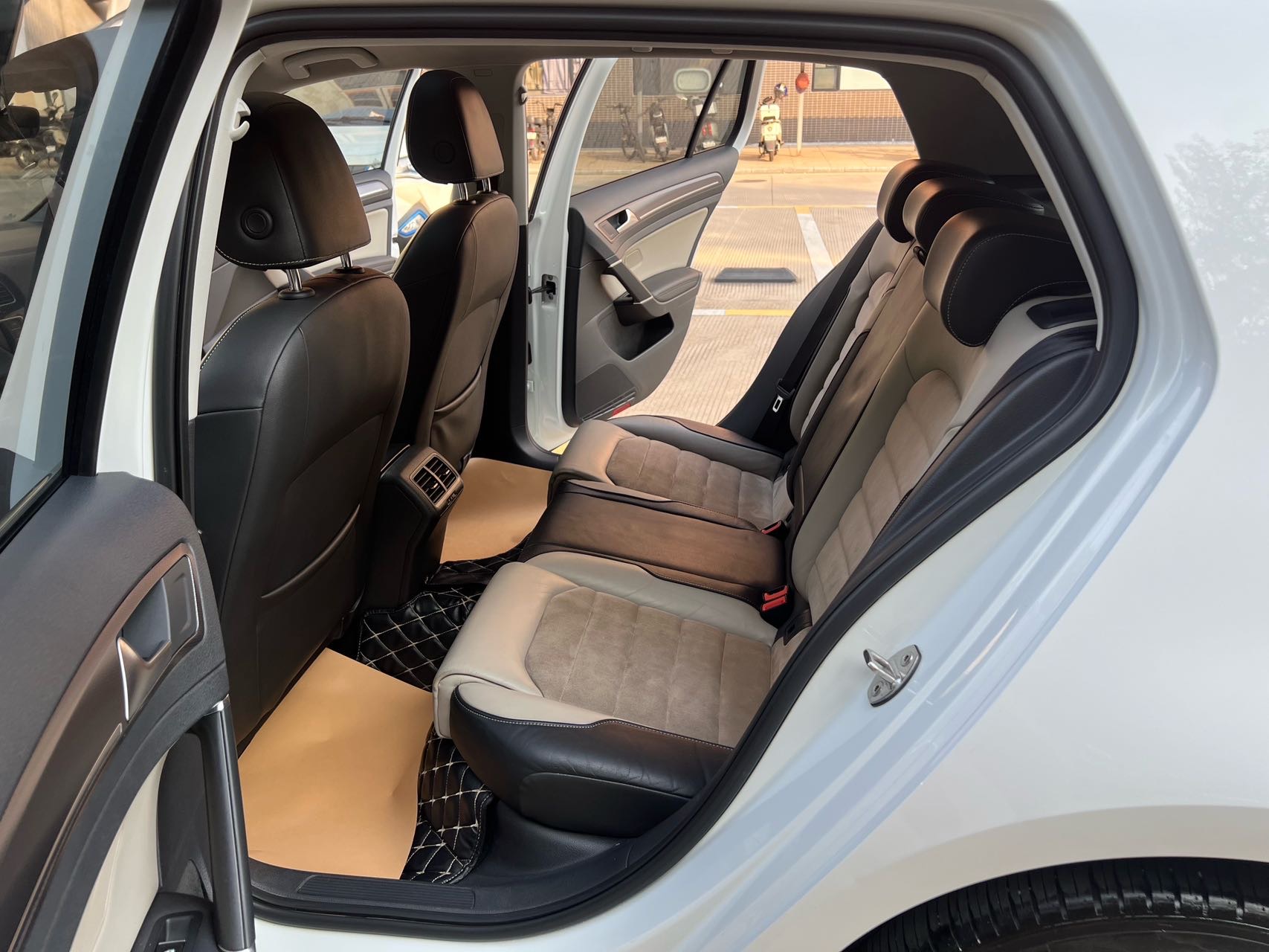 Volkswagen Golf 2017 car image #6