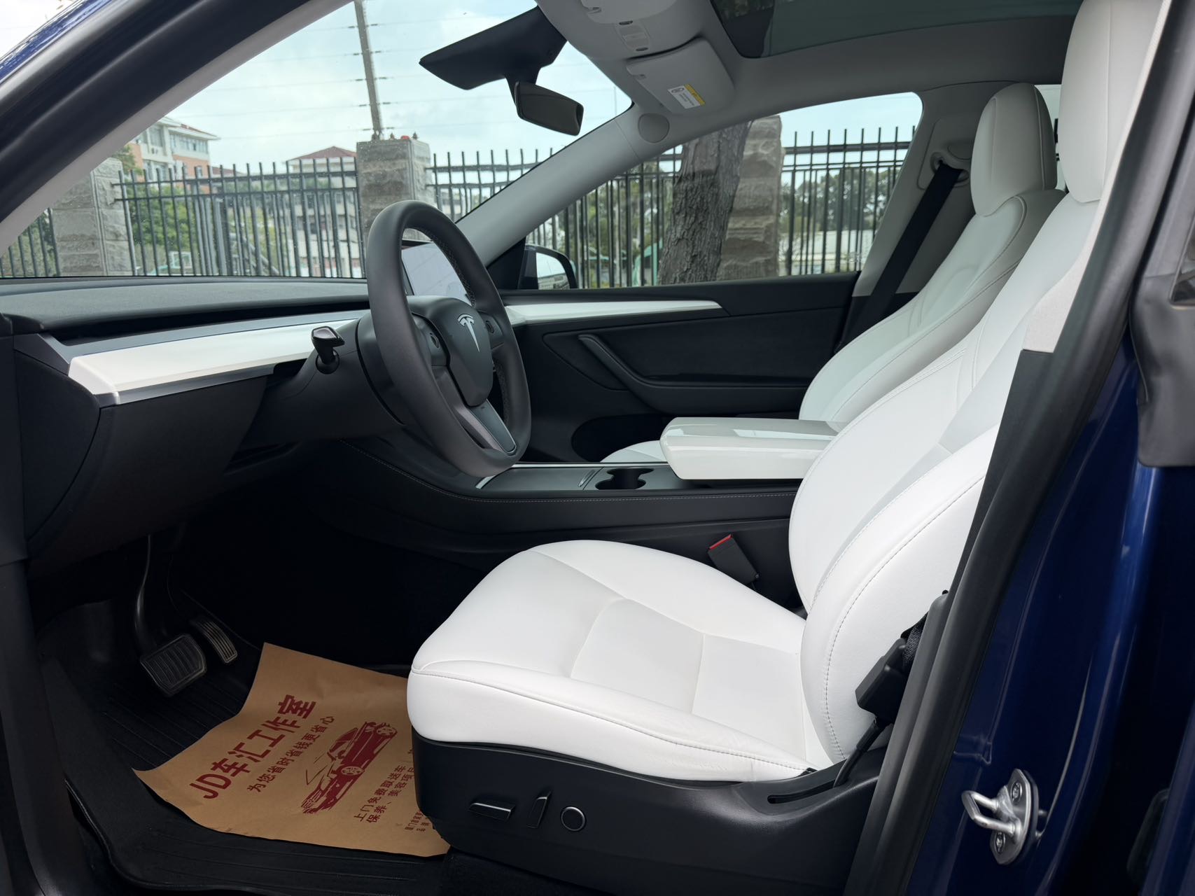 Tesla Model Y 2023 car image #7
