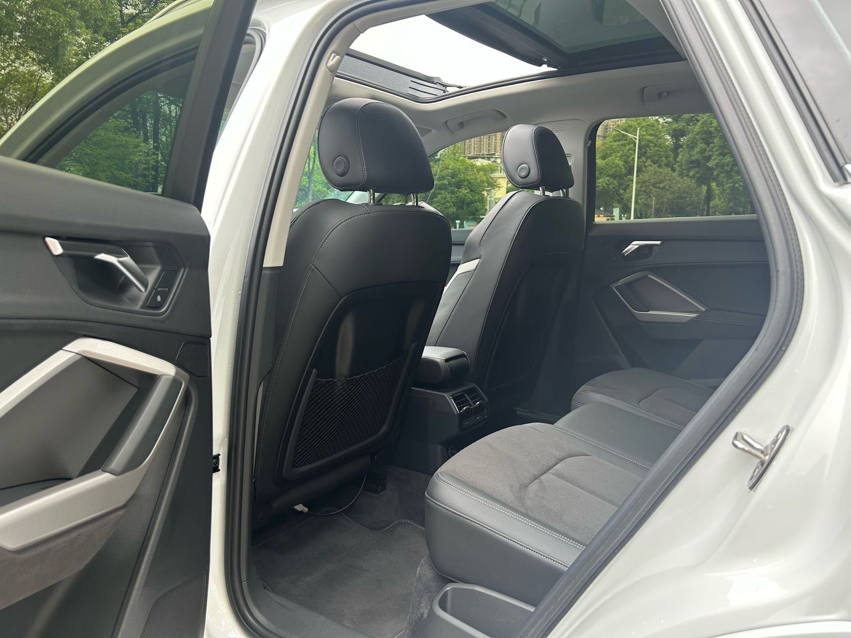 Audi Q3 2023 car image #9
