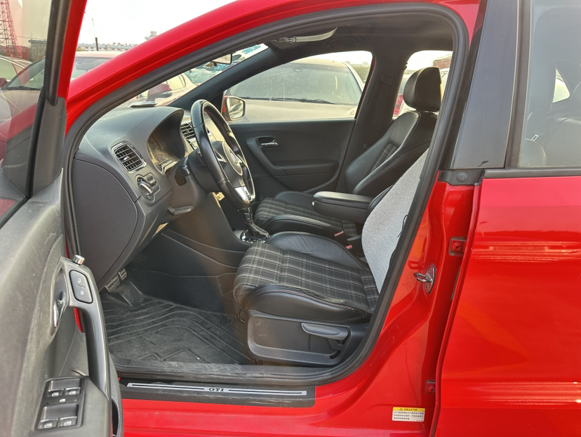 Volkswagen Polo 2013 car image #5