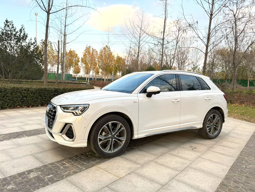Audi Q3 2023 car image 