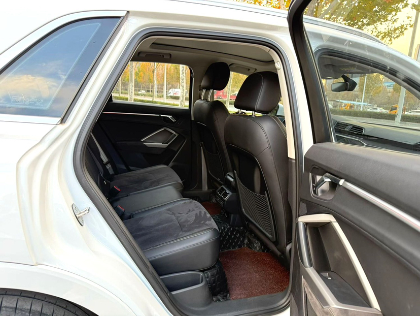 Audi Q3 2023 car image #6