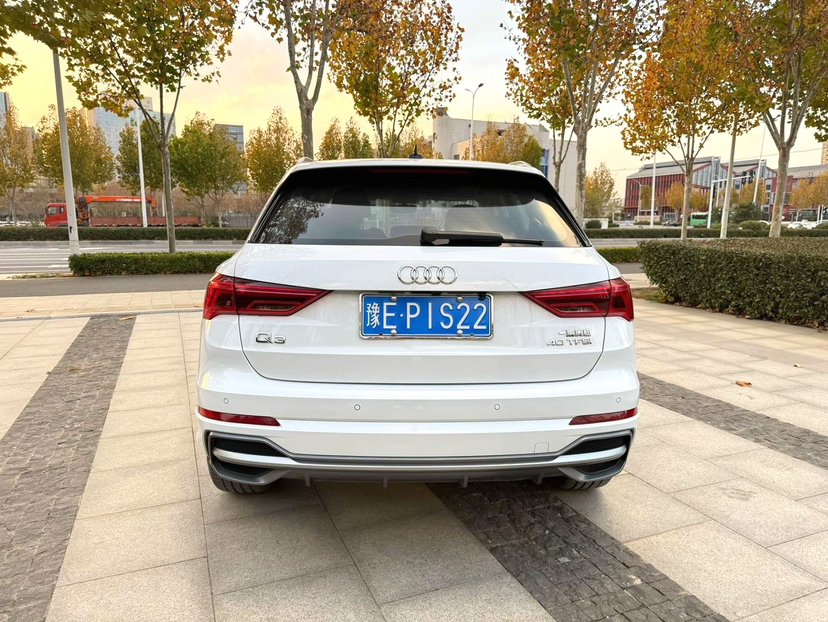 Audi Q3 2023 car image #8