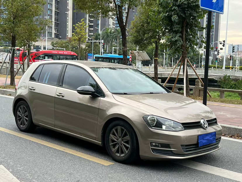 Volkswagen Golf 2018 car image #3