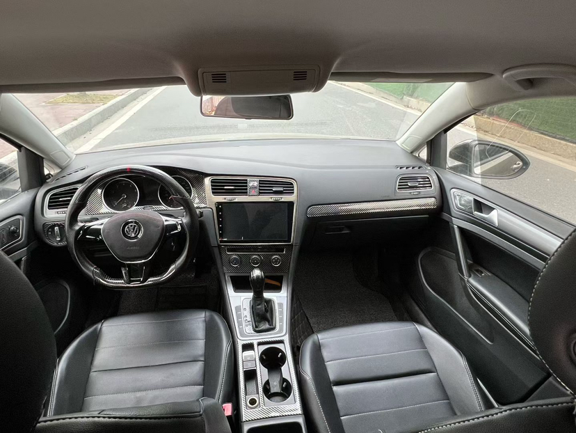 Volkswagen Golf 2018 car image #4
