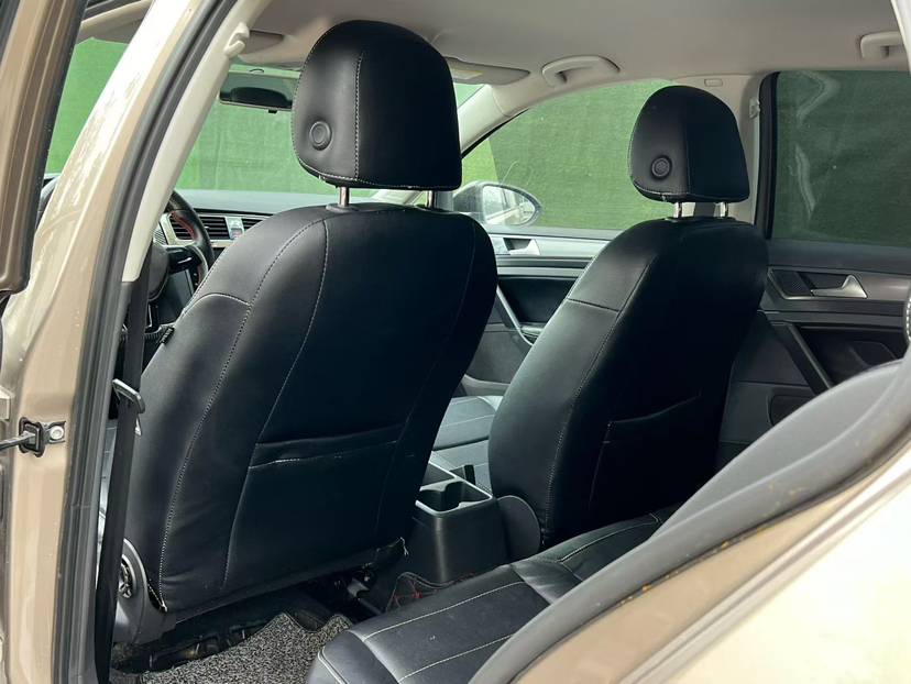Volkswagen Golf 2018 car image #6