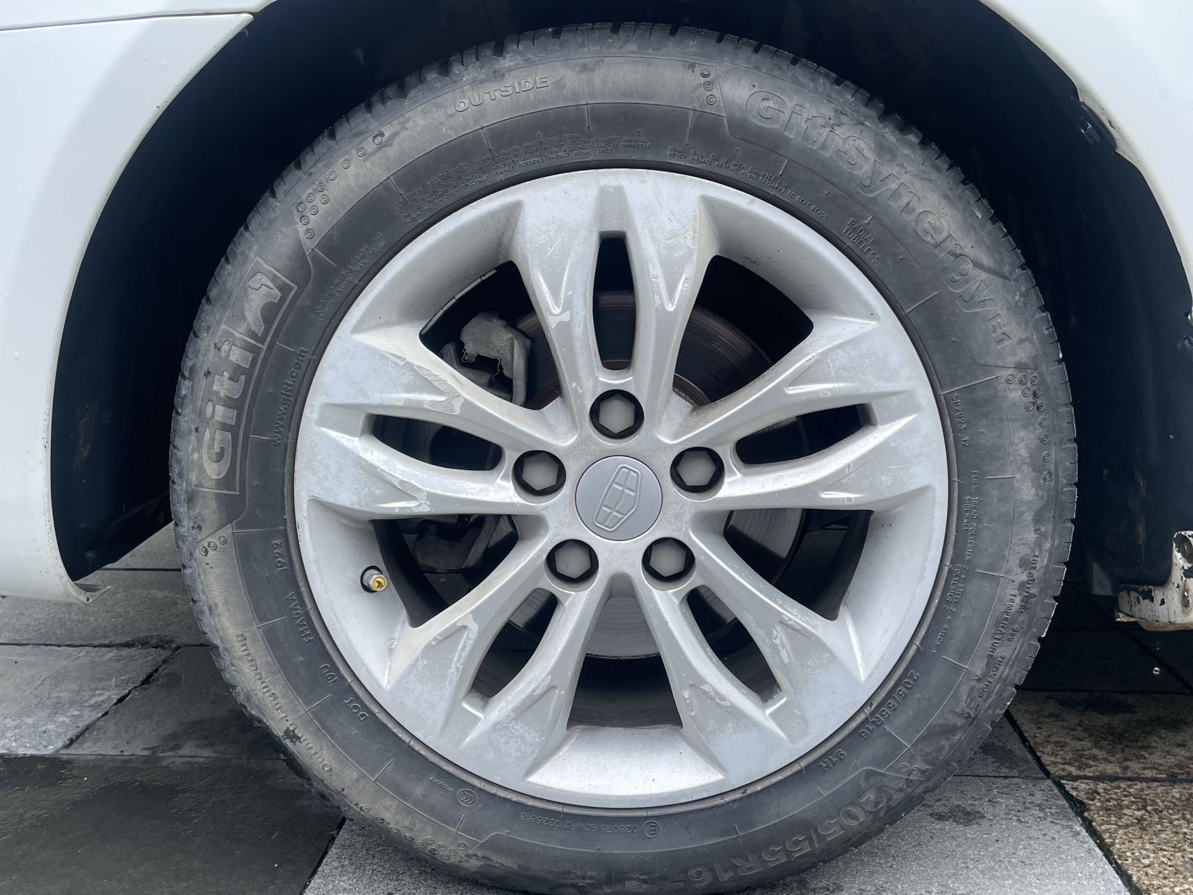 GEELY Emgrand 2015 car image #11