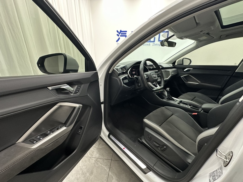 Audi Q3 2022 car image #7