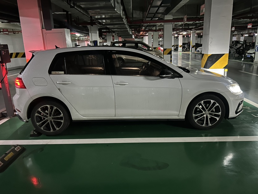 Volkswagen Golf 2019 car image #5