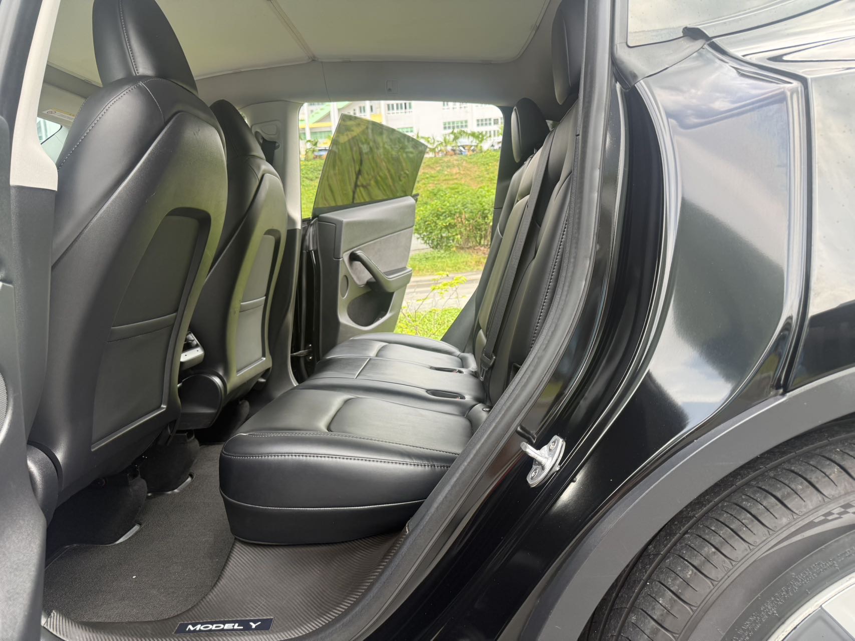 Tesla Model Y 2023 car image #8