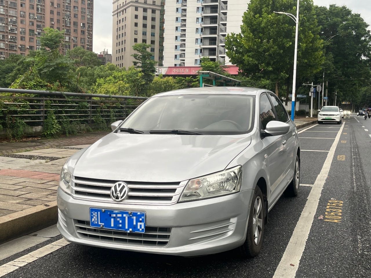 Volkswagen Santana 2013 car image 