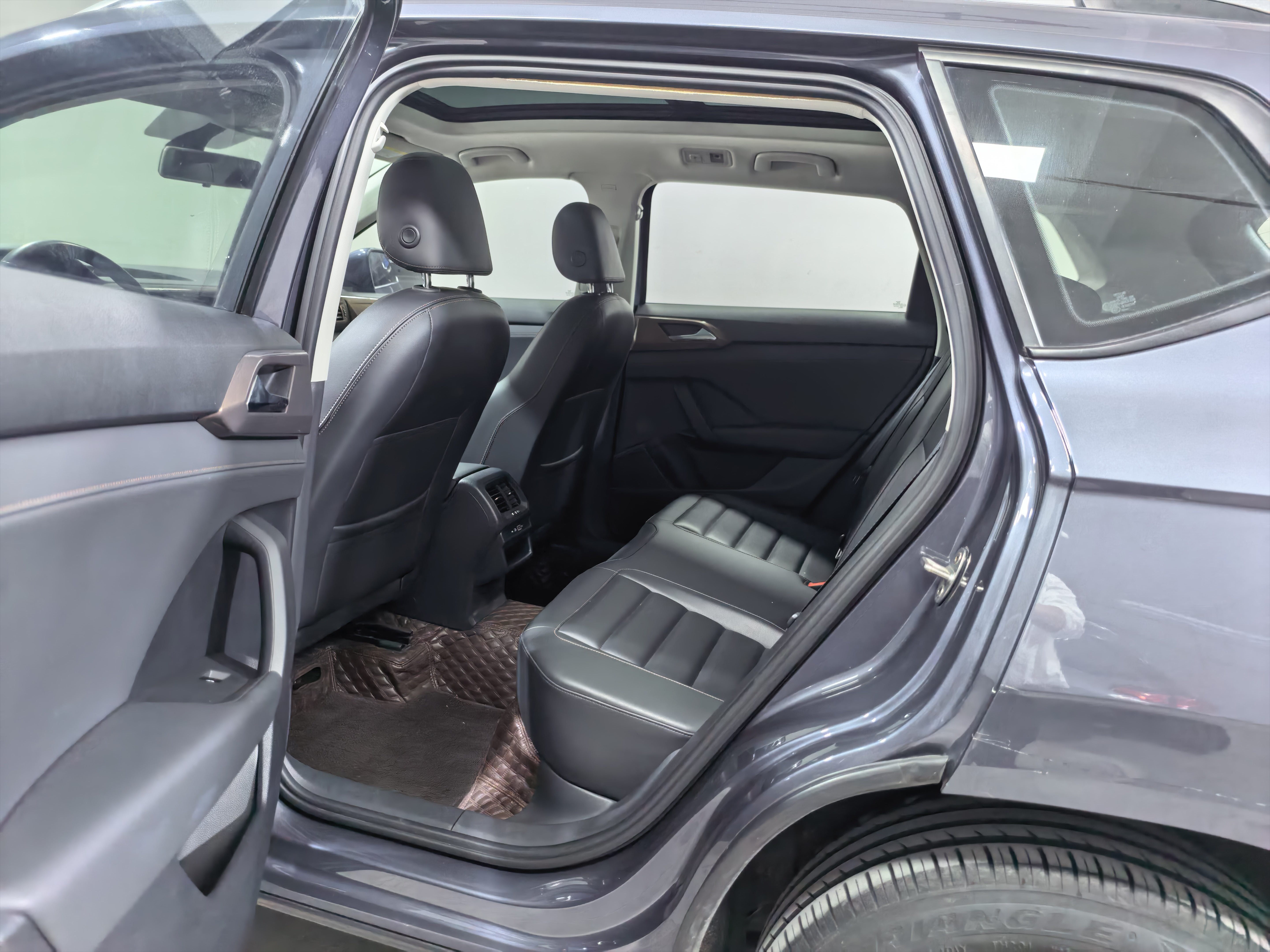 Volkswagen Tharu 2021 car image #12