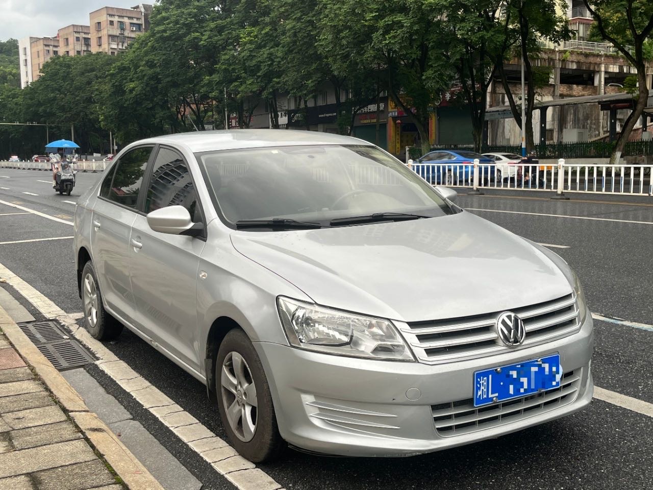 Volkswagen Santana 2013 car image #2