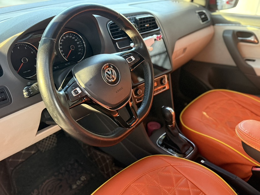 Volkswagen Polo 2015 car image #6