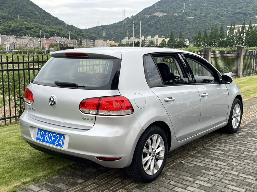 Volkswagen Golf 2012 car image #8