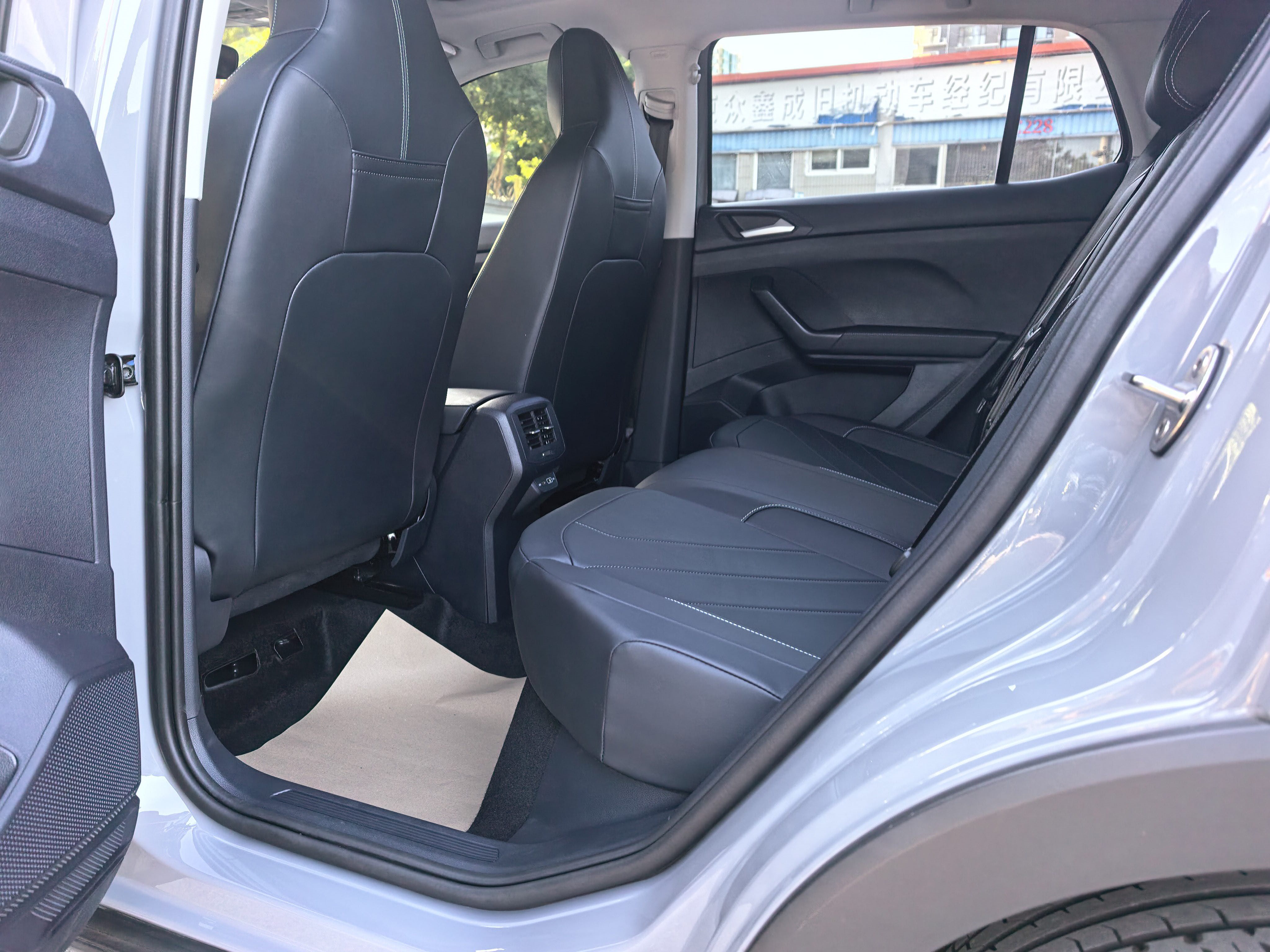 Volkswagen Tharu 2024 car image #3