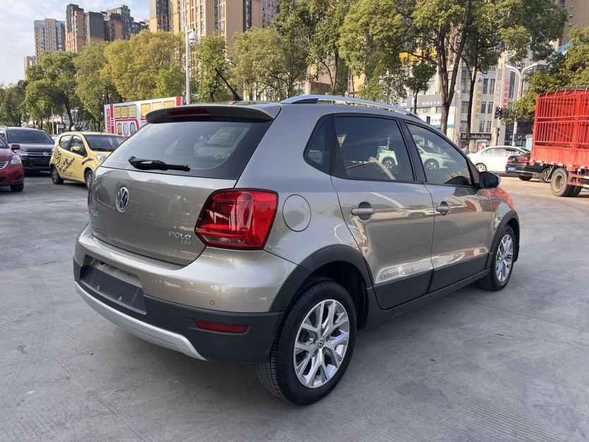 Volkswagen Polo 2016 car image #5