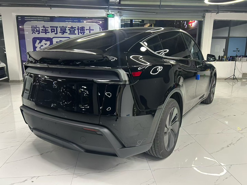 Tesla Model Y 2026 #7 Tesla Model Y 2026 car image #7
