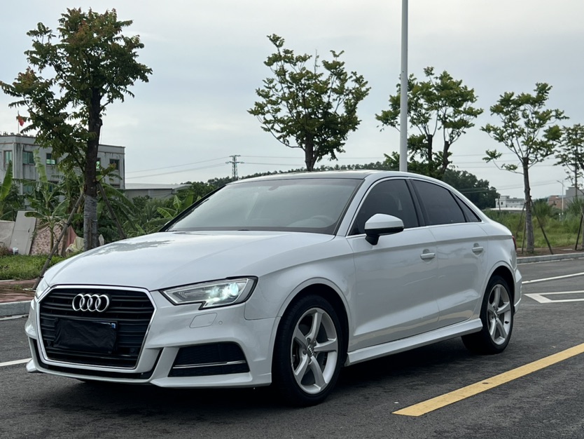 Audi A3 2018 car image #3