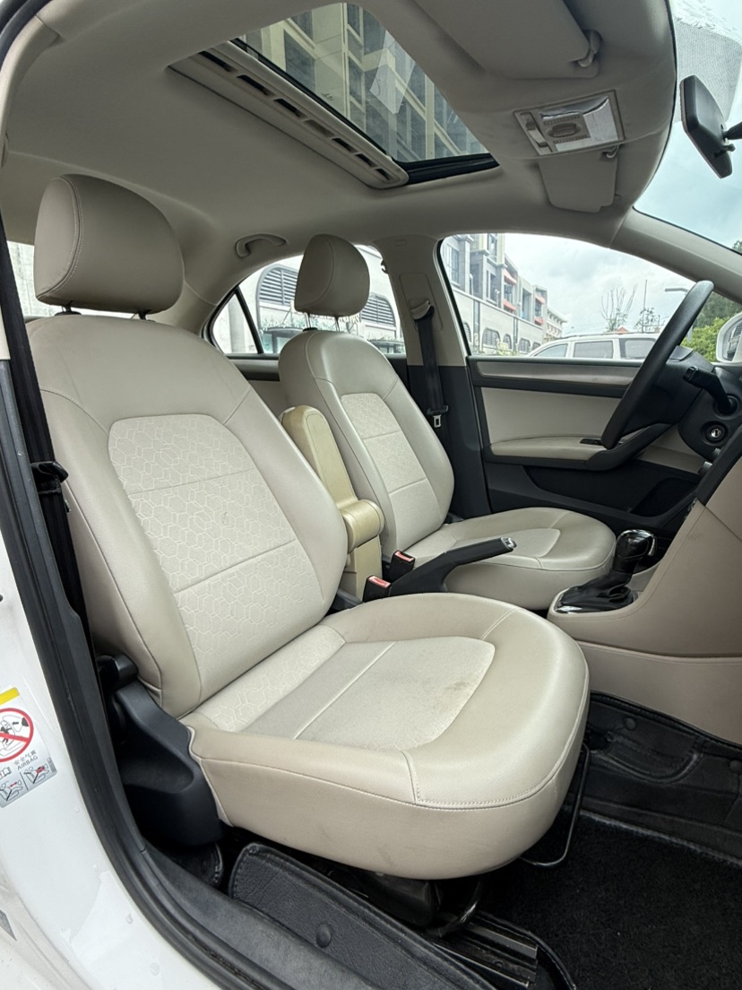 Volkswagen Santana 2013 car image #4