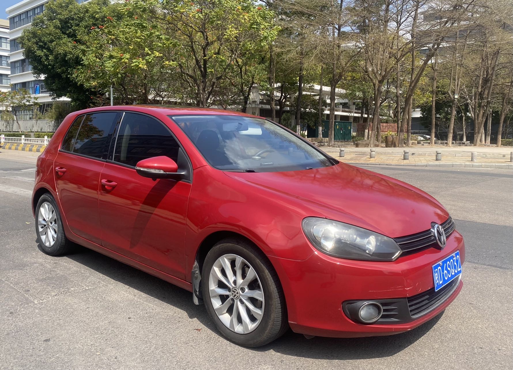Volkswagen Golf 2011 car image #3