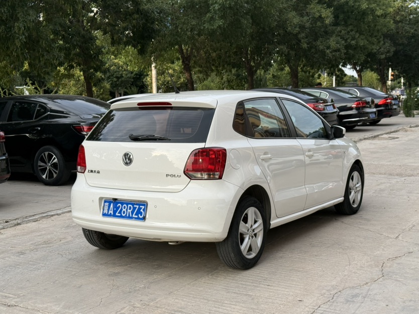 Volkswagen Polo 2012 car image #6