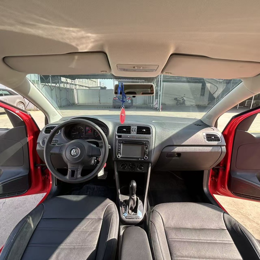 Volkswagen Polo 2014 car image #6