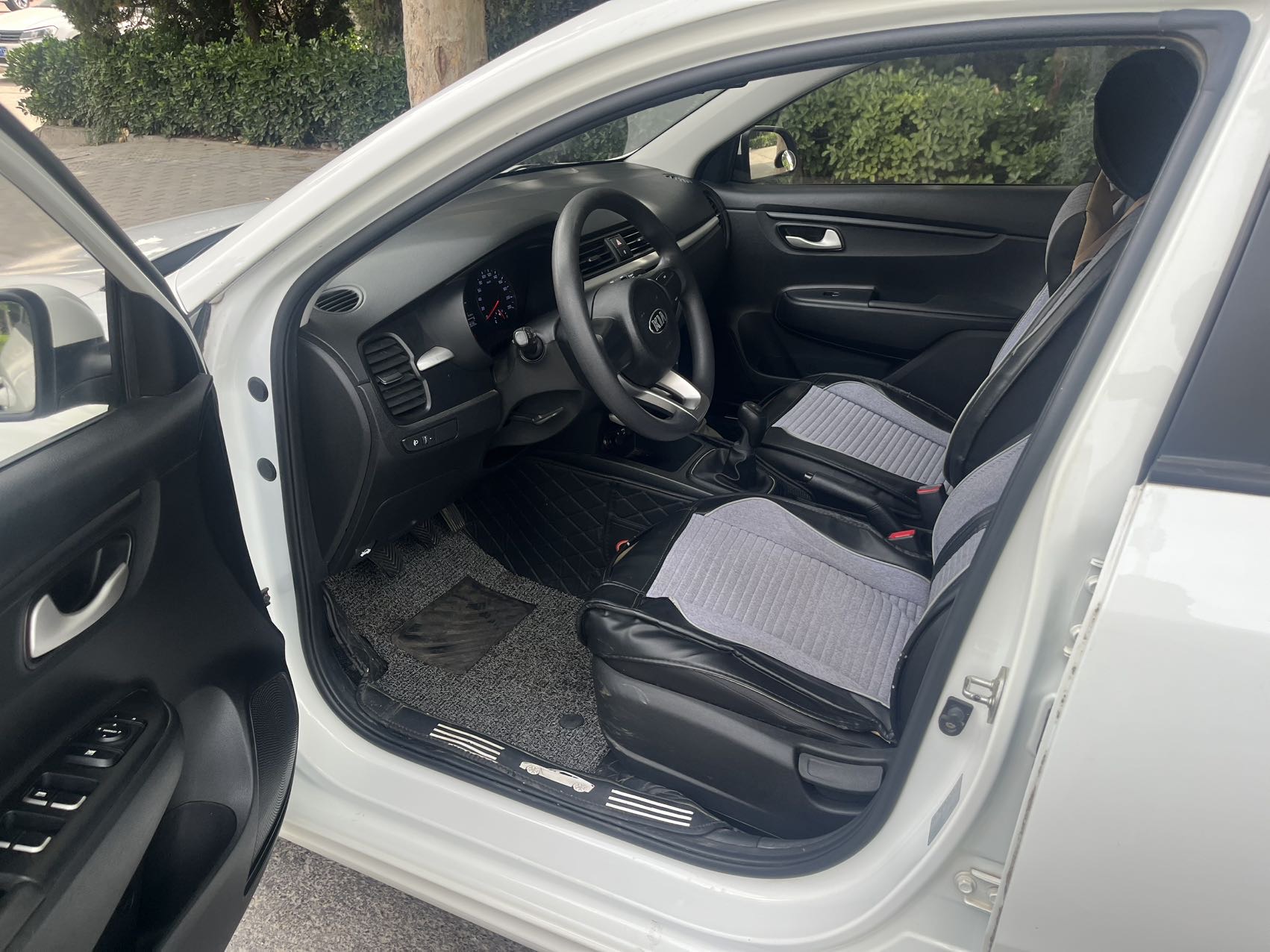 Kia K2 2017 car image #2