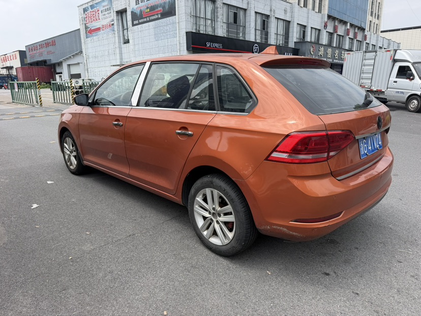 Volkswagen Santana 2015 car image #2