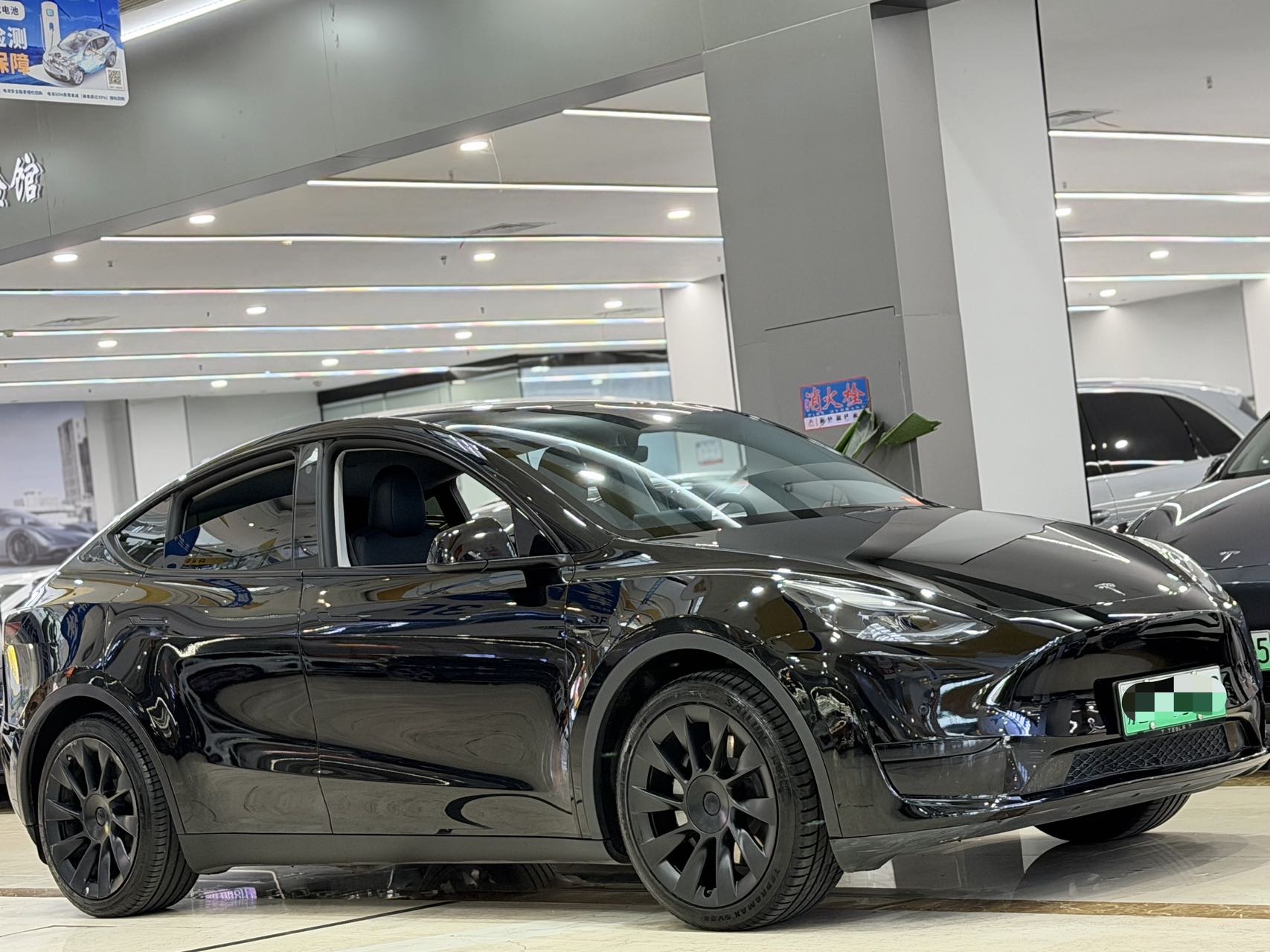 Tesla Model Y 2023 car image #3