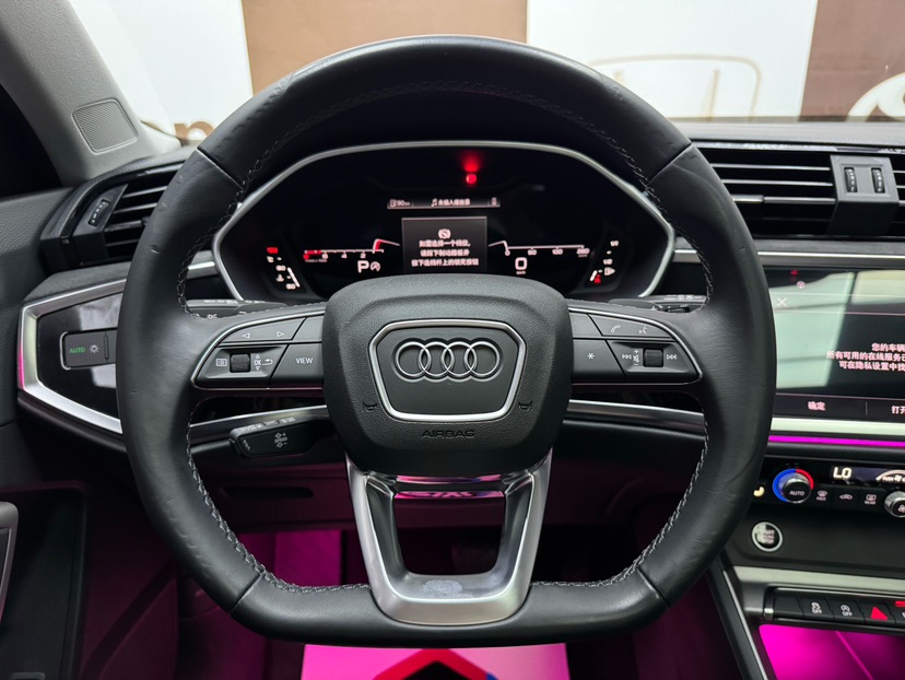 Audi Q3 2022 car image #11