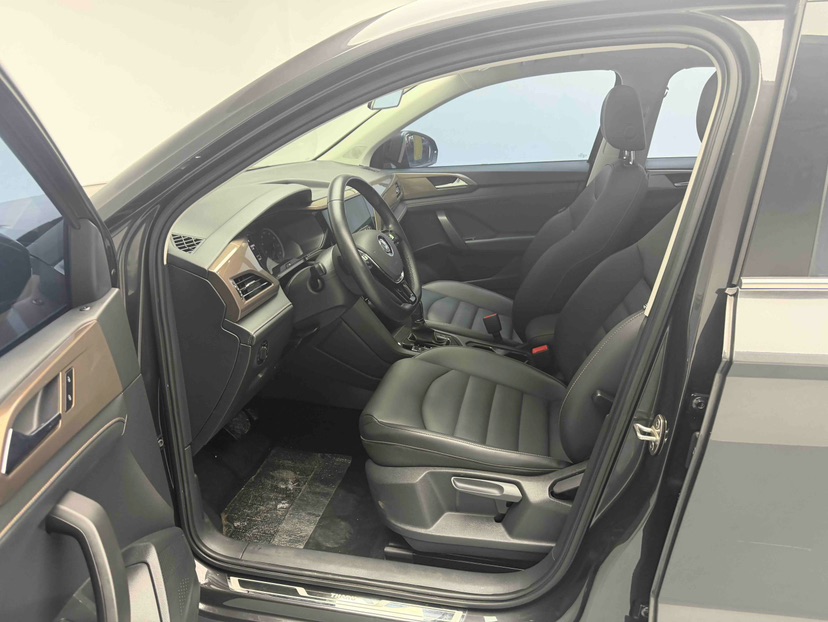 Volkswagen Tharu 2020 car image #9