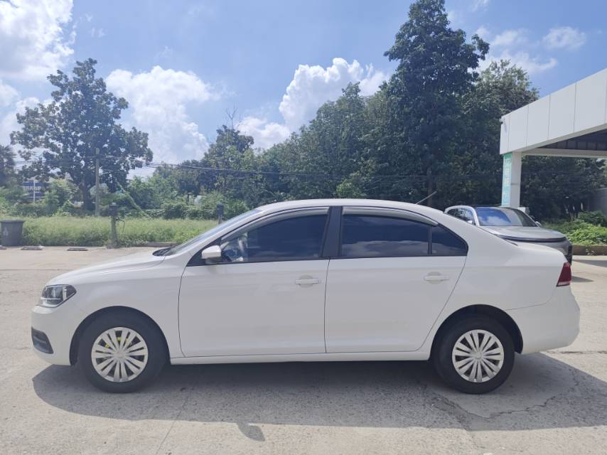 Volkswagen Santana 2018 car image #3