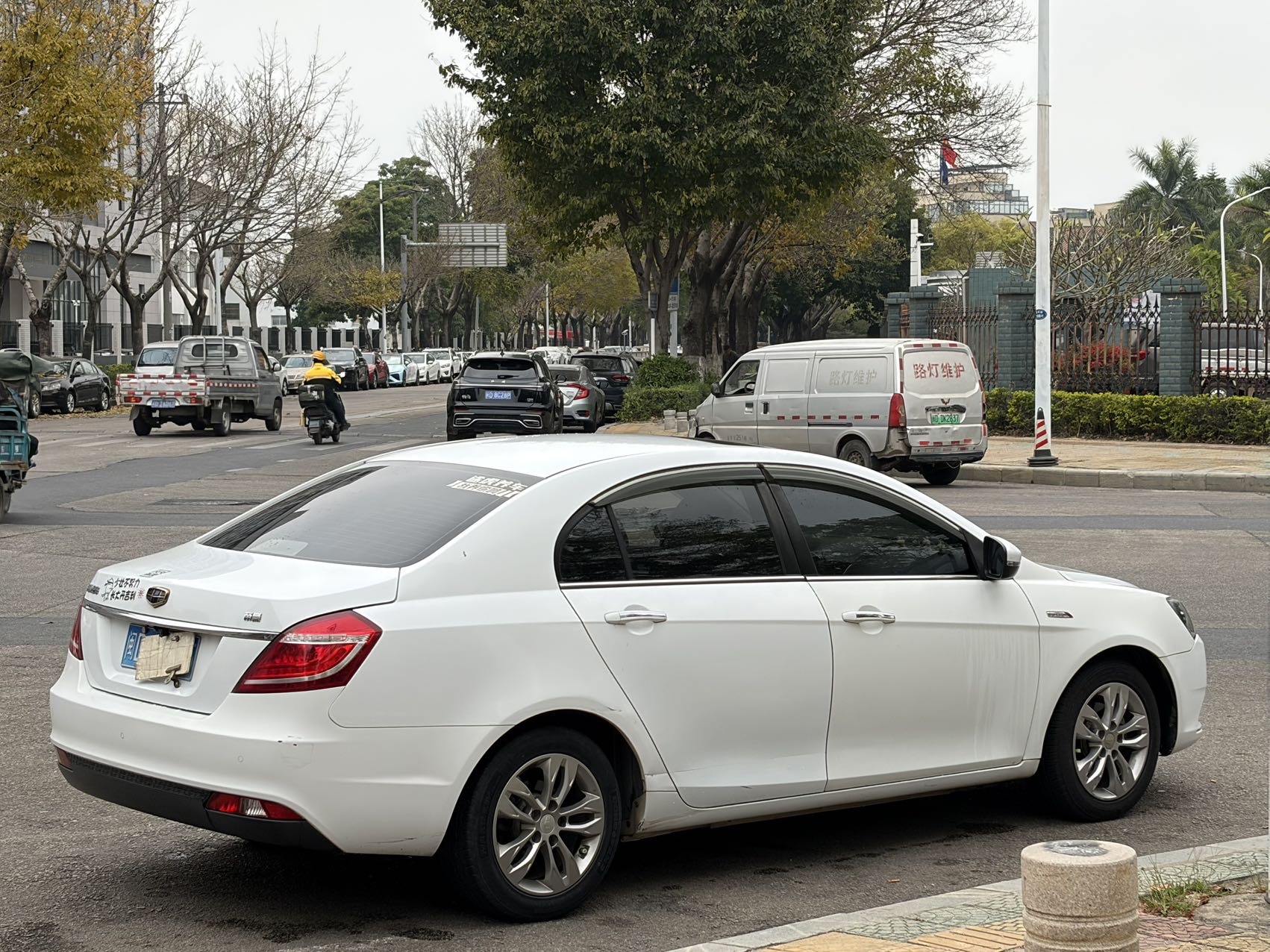 GEELY Emgrand 2016 car image #9
