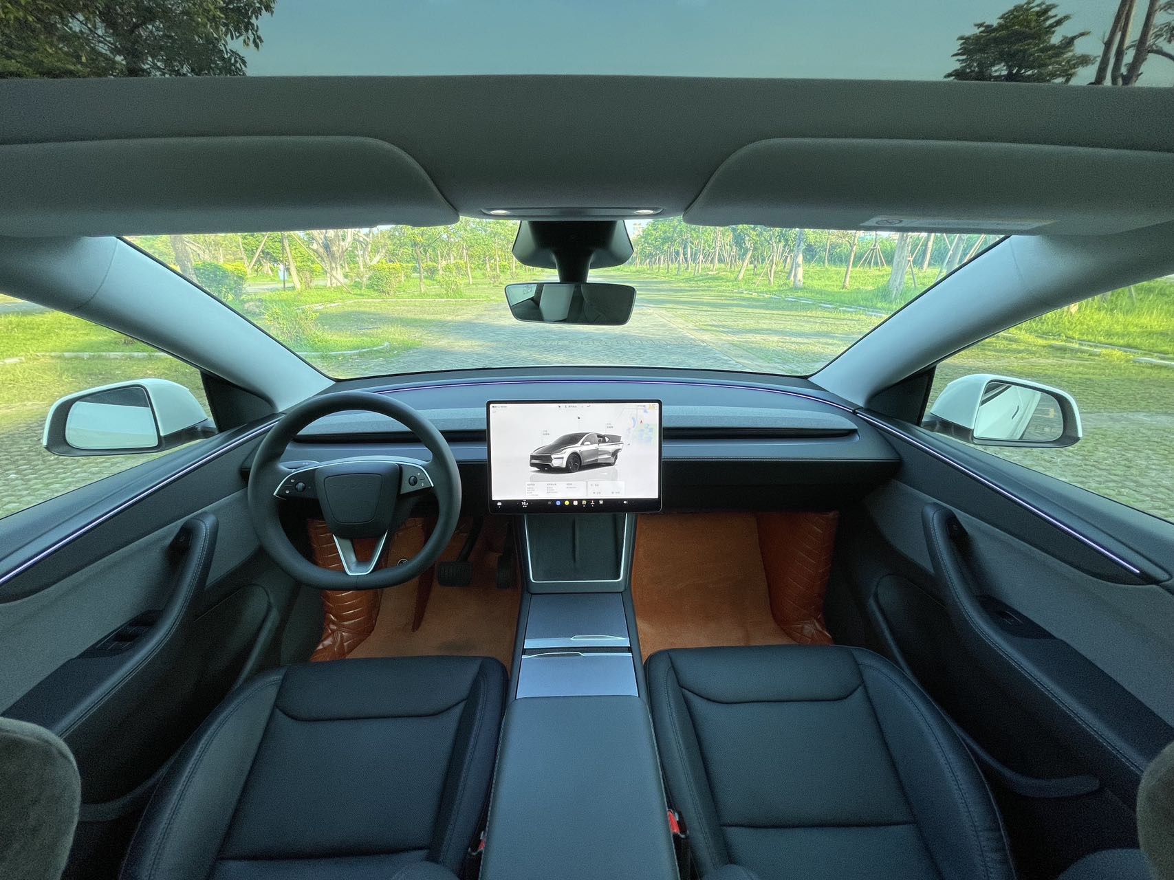 Tesla Model Y 2025 car image #3