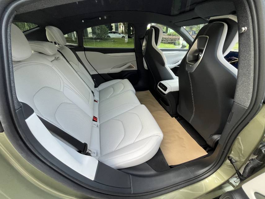 MI SU7 2024 immagine di auto #5