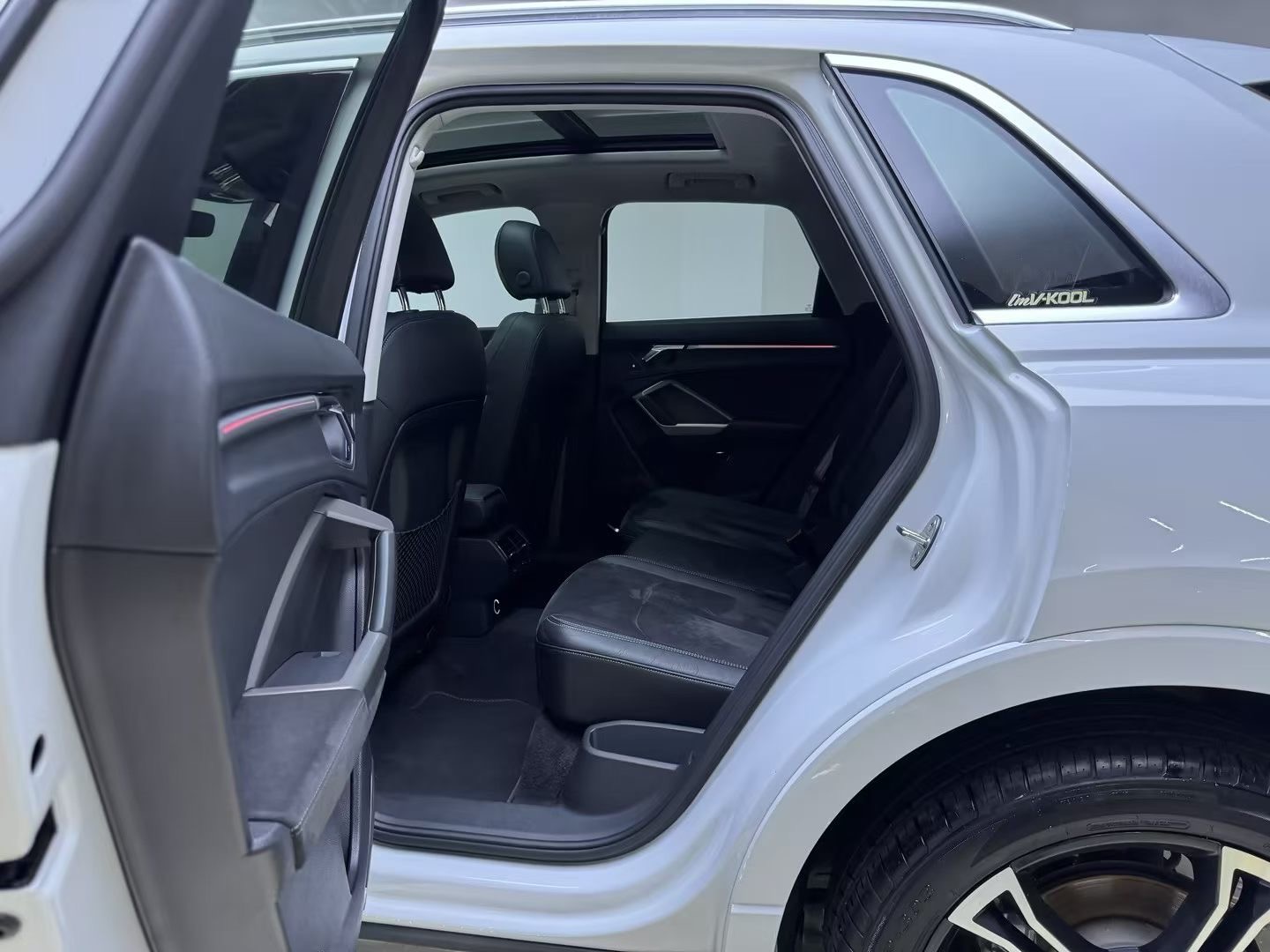 Audi Q3 2021 car image #7