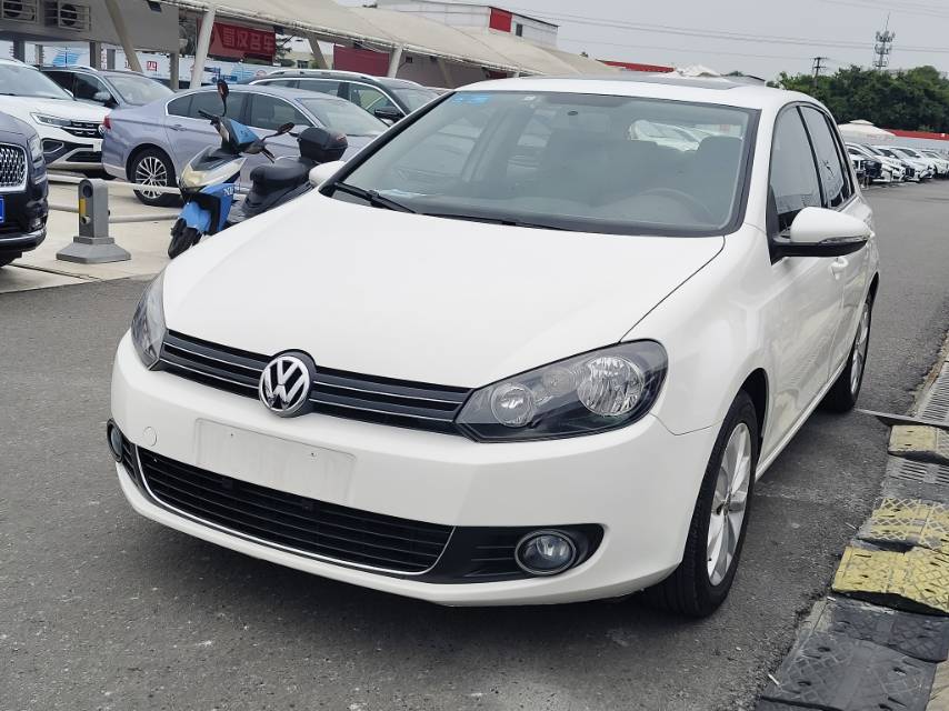 Volkswagen Golf 2012 car image 