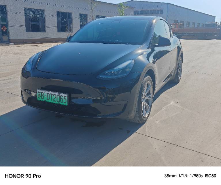 Tesla Model Y 2023 car image 