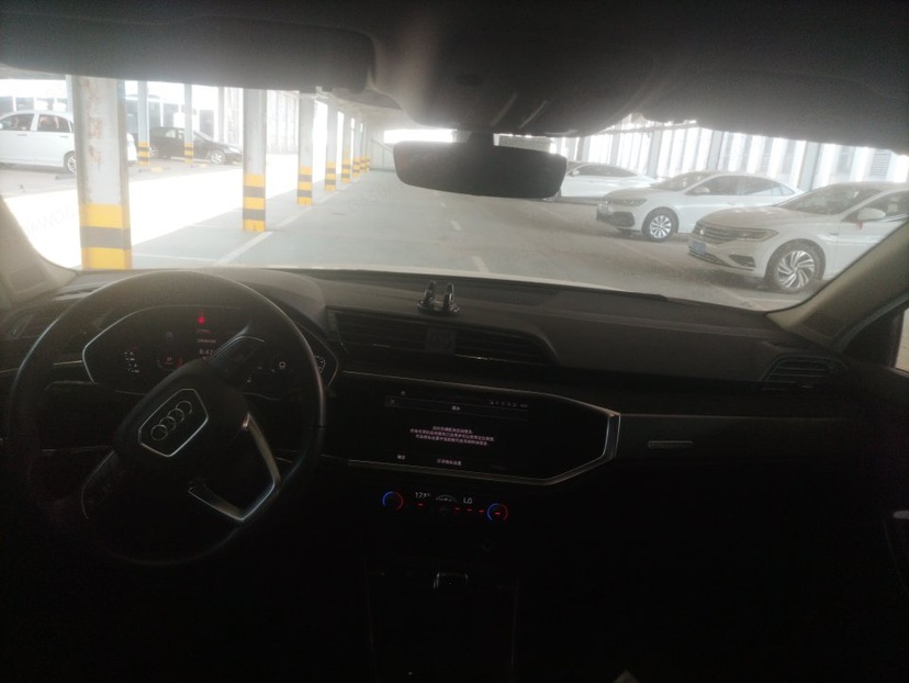 Audi Q3 2022 صورة سيارة #2
