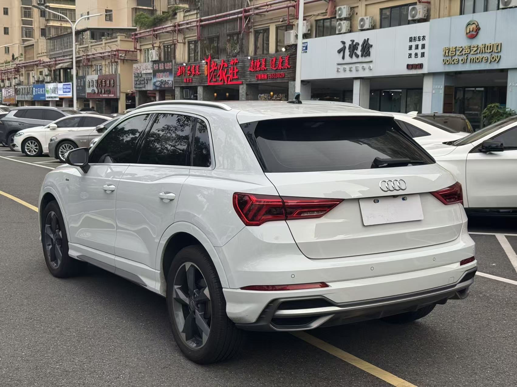 Audi Q3 2020 car image #4