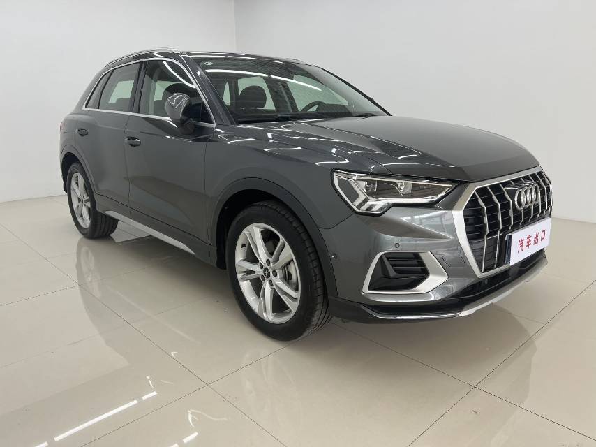 Audi Q3 2022 car image #3