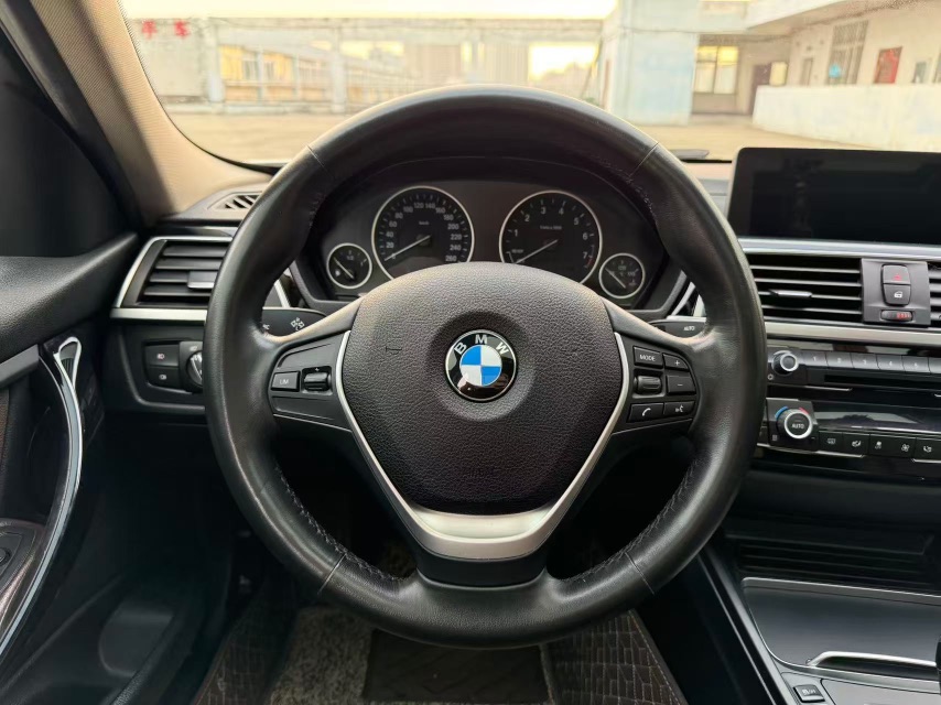 BMW 3 Series 2019 car image #7